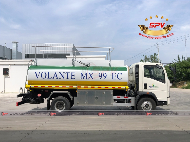 8,000 Litres Fuel Tanker Sinotruk - RS